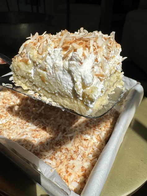 Coconut Cream Pie Bars - Cook Like Lauren Cook Like Lauren, Coconut Cream Bars, Coconut Cream Pie Bars, Custard Bars, Coconut Filling, Coconut Cream Pie Recipes, Layered Cakes, No Bake Pumpkin Cheesecake, Fluff Desserts