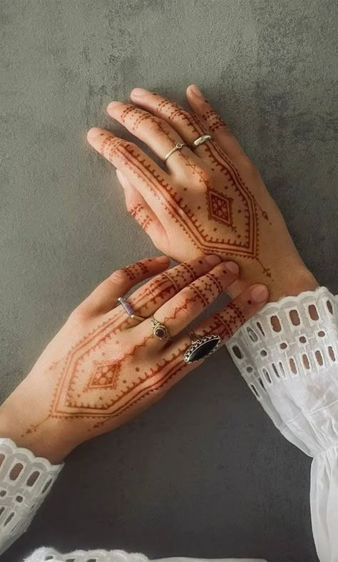 50 Timeless Allure of Henna Designs : Inspired by Moroccan Style I Take You | Wedding Readings | Wedding Ideas | Wedding Dresses | Wedding Theme Minimal Modern Mehndi, Simple Henna Designs Wedding, Modern Minimal Mehndi Designs, Henna Modern Design, Nontraditional Henna Designs, Minimal Henna Designs Hands, Dr Azra Henna, Moroccan Henna Designs Simple, Keffiyeh Henna