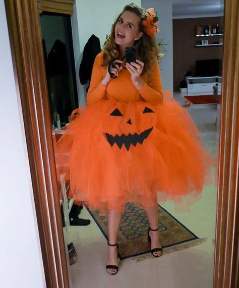 Easy DIY Halloween Costume Ideas with tutus Orange Halloween Costume, Disfarces Halloween, Diy Halloween Costume Ideas, Lantern Dress, Kostum Halloween, Pumpkin Halloween Costume, Classic Halloween Costumes, Holidays Ideas, Halloween Tutu