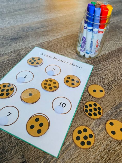 Numbers Art Preschool, Counting 1 To 10 Activities, Counting To Ten Activities, Kinesthetic Learning Activities Preschool, Math Center For Preschool, Pre K Math Games, Life Skill Activity For Preschool, Math Crafts For Preschoolers, Preschool High Scope Activities