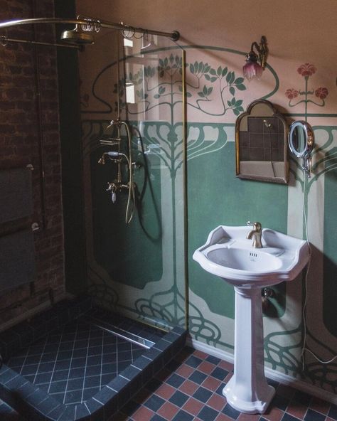 Art Nouveau Bathroom, Victorian Interior Design, Art Nouveau Interior, Green Art Deco, Art Deco Bathroom, Interior Bathroom, Vintage Interior Design, Art Nouveau Architecture, Vintage Bathrooms