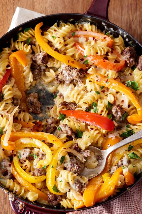 Philly Cheesesteak Pasta, Cheesesteak Pasta, Cheese Steaks, Easy Skillet Dinner, Pasta Skillet, Skillet Dinner Recipes, Freezing Food, Easy Skillet Meals, Skillet Pasta