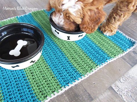 dog diy mat #dogdiymat Diy Dog Bowl, Dog Bowl Mat, Blue Crayon, Free Pdf Pattern, Cat Hat, Knit Picks, Diy Dog, Crochet Stuff, Dog Bowl