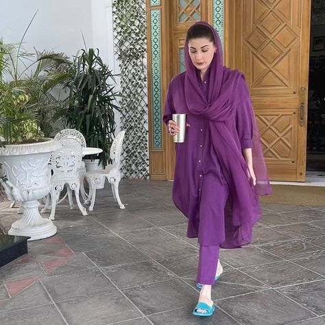 Purple Dress Design, Purple Colour Combination, Semi Formal Outfits For Women, Graceful Lady, Plain Dresses, Maryam Nawaz, Asian Wedding Dress Pakistani, Simple Dress Casual, Stylish Kurtis Design