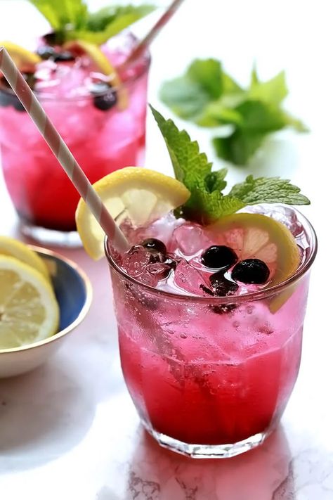 This Sparkling Blueberry Lemonade Cocktail with Vodka is so easy to make, tastes delicious and is beautiful to boot; perfect for summer! Need a Mocktail? Just leave out the vodka! Blueberry Lemonade Vodka, Pineapple Lemonade Recipe, Lemonade Cocktail Recipe, Blueberry Basil, Blue Recipes, Blueberry Cocktail, Blueberry Vodka, Pineapple Lemonade, Lemonade Cocktail