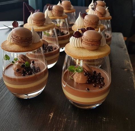 Fancy Desserter, Gastronomische Desserts, Baileys Cheesecake, Fest Mad, Delish Desserts, Chocolate Pastry, Amazing Desserts, Gourmet Desserts, Small Desserts