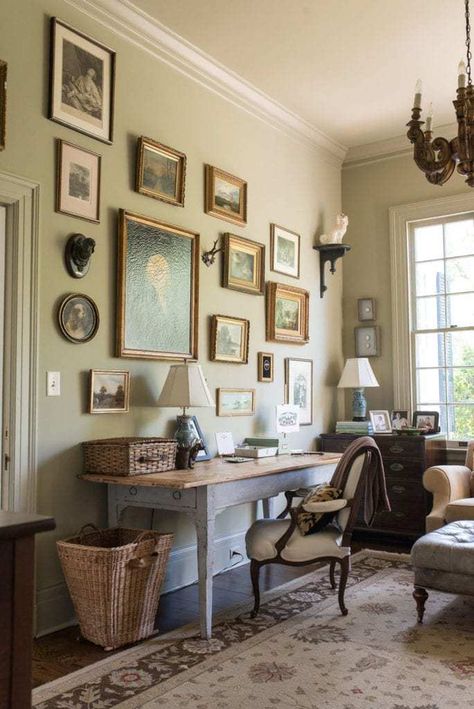 Antebellum Home, Glam Pad, Interior Decorating Styles, Decorating Style, Vintage Modern, Shabby Chic Furniture, A Living Room, Chic Furniture, Country Decor