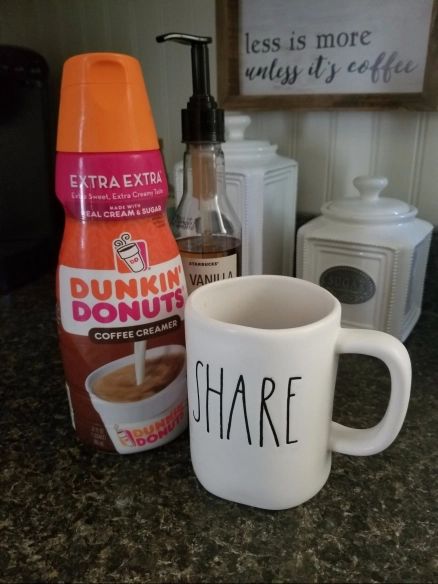 DIY- Dunkin’ Donuts/Starbucks Copy Cat French Vanilla Iced Coffee – Wennie Web Diy Iced Coffee Easy, French Vanilla Iced Coffee Recipe, Iced Coffee Healthy, Iced Coffee Easy, Diy Iced Coffee Recipes, Iced Coffee Recipes At Home, French Vanilla Iced Coffee, Coffee Diy Recipes, Keurig Iced Coffee