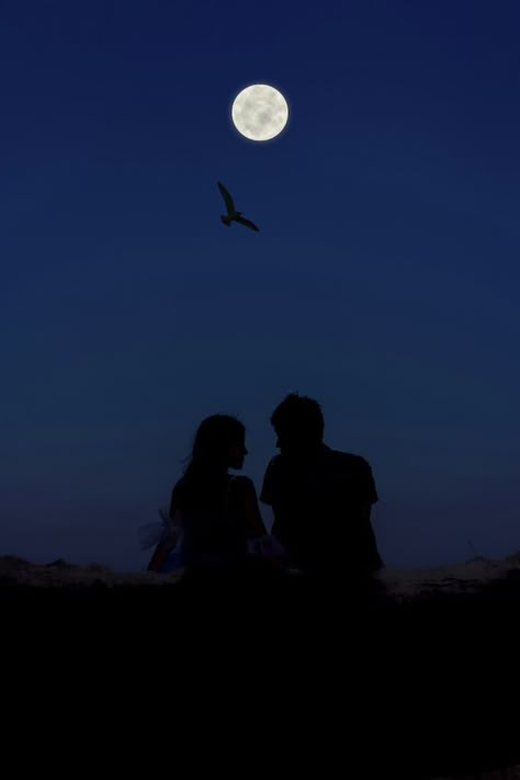 Dark Love Wallpaper Aesthetic, Couple Moon Wallpaper, Hands Together Couple, Love Pics Romantic, Stargazing Couple, Moonlight Couple, Soulmates Aesthetic, Crush Imagines, Together Aesthetic