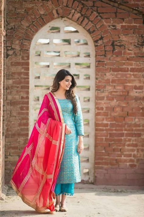 Blue Suit With Pink Net Dupatta Contrast Salwar Kameez Suits, Pink Dupatta Color Combinations, Dia Mirza, Punjabi Outfits, Indian Designer Suits, Miroslava Duma, Salwar Designs, Salwar Kamiz, Kurti Designs Party Wear