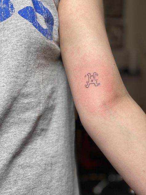 Keith Haring Tattoo Small, Nyc Tattoo Small, Nyc Tattoo Ideas, Keith Haring Tattoo, Haring Tattoo, Tati Westbrook, Nyc Tattoo, Greenpoint Brooklyn, Bff Tattoos