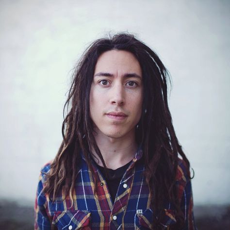 Noah Gundersen. His music is ridiculously good. Noah Gundersen, Musician Photos, Wild Buffalo, Bellingham Wa, Pretty Faces, Kids Store, Attractive People, Clue, Pretty Face