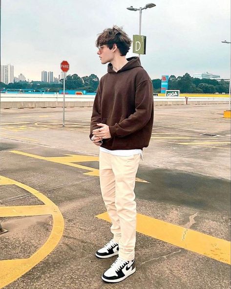 #streetwear #hoodie #brown Winter Sweatshirt Outfit Men, Brown Hoodie Outfit Men Streetwear, Brown Hoodie Mens Outfit, Hoodies Poses For Men, Outfit Ideas Hoodie Style Men, Oversized Outfit Ideas Men, How To Style Brown Hoodie, Style Hoodie Pria, Hoodie Poses Men