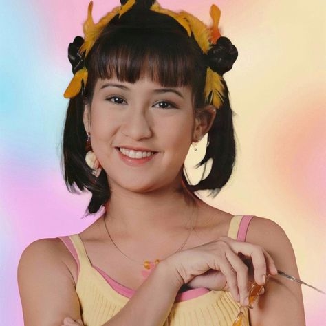 2000s Fashion Women, 90s Fashion Party, Philippines Fashion, Filipino Fashion, 90s Actors, Y2k Girls, Girl Artist, 2000s Outfits, 90s Hairstyles