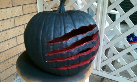 Creative Jack O' Lantern without face. Amazing Pumpkin Carving, Pumpkin Contest, Lantern Ideas, Zucca Halloween, Theme Halloween, Fall Halloween Decor, Elm Street, Halloween 2019, Halloween Projects