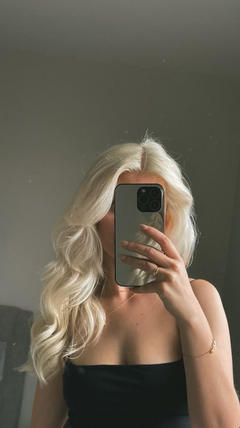 Cute Platinum Blonde Hair, Light Platinum Blonde Hair, Platnum Blonde, Blonde 2024, Blonde Hair Platinum, Shantel Tessier, Blonde Selfie, Blonde Hair Goals, Blonde Platinum