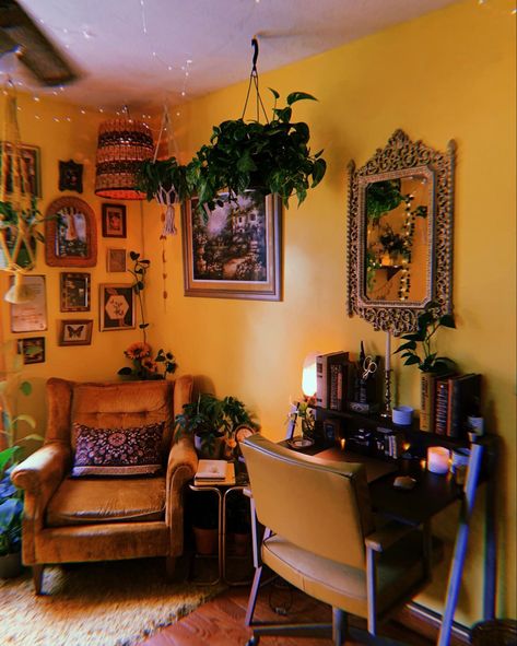 Yellow Light Room Aesthetic, Yellow Eclectic Bedroom, Yellow Bohemian Living Room, Yellow Wall Apartment, Orange Wall Room Aesthetic, Hufflepuff Living Room Aesthetic, Yellow Walls Room Aesthetic, Psychadelic Room Aesthetic 70s, Green Orange Room Aesthetic