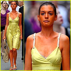 Ouch Bad Fake Tan! I've seen some shockers lately!! Get it right ladies Bad Spray Tan, Best Self Tanning Lotion, Spray Tan Tips, Tanning Skin Care, Sunless Tanning Lotion, Best Tanning Lotion, Best Self Tanner, Makeup Fails, Layers Of The Epidermis