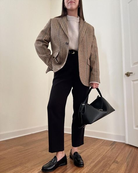 A classic + cozy look 🍁🖤 Blazer & bag - @sezane Sweater - @soeur_paris Denim - @toteme Sneakers - @adidas https://liketk.it/4oimT… | Instagram Blazer With Black Pants, Sezane Sweater, Fall Outfits For Teens, White Faux Fur Jacket, Checkered Blazer, Vans Outfit, Beige Trench Coat, Black Leather Leggings, Stylish Fall Outfits