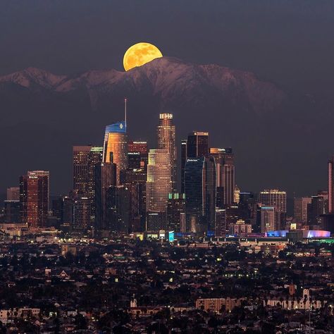 Los Angeles Nightlife, Full Wolf Moon, Los Angeles At Night, Bay Photography, Los Angeles Aesthetic, Cali Life, Los Angeles Travel, Fotos Aesthetic, Wolf Moon