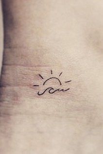 Tattoo Sonne, Tattoo Diy, Tato Henna, Family Tattoo, Tattoos Geometric, Diy Tattoo, Waves Tattoo, Sun Tattoo, Henna Tattoo Designs