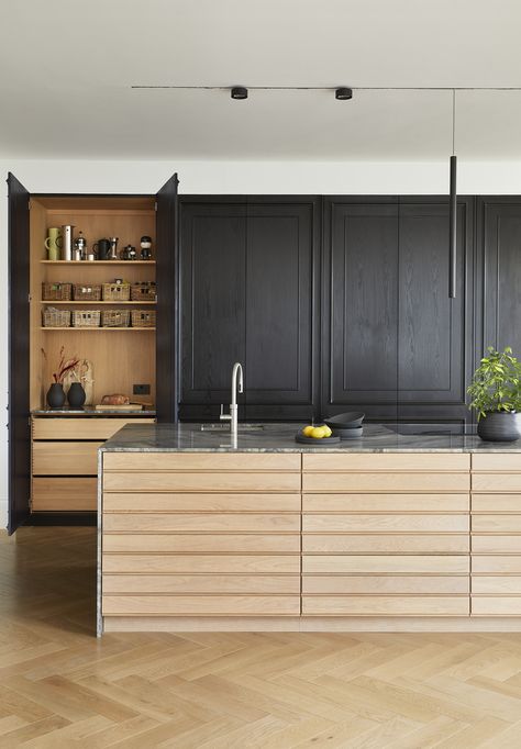 Transform your space with this majestic charcoal kitchen, with dark and dramatic cabinetry, where elegance meets modern design. #KitchenGoals #InteriorDesign #ModernLiving https://www.solakitchens.com/majestic-charcoal/ Dark Moody Kitchen, Classic Contemporary Kitchen, Contemporary Kitchen Interior, Charcoal Kitchen, Modern Kitchen Cabinet, Contemporary Style Kitchen, Kitchen Lounge, Extension Ideas, Contemporary Kitchen Design