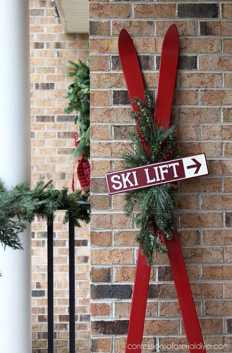 Ski Christmas Decor, Repurposed Skis, Ski Lodge Christmas, Holiday Decor Diy, Christmas Sled Decoration, Ski Lodge Decor, Christmas Lodge, Christmas Sled, Ski Decor