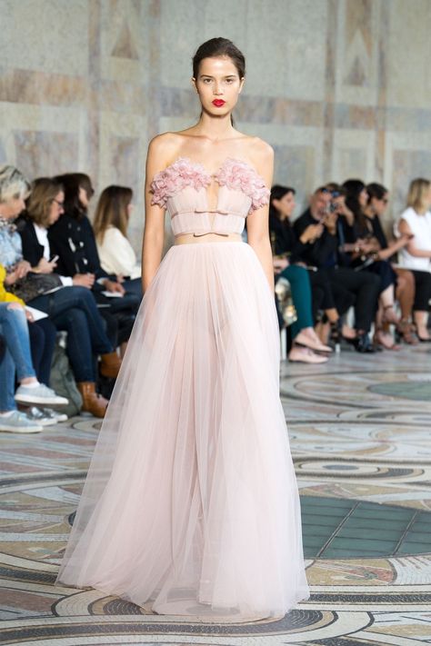 Giambattista Valli Haute Couture, Runway Gowns, Collection Couture, Gala Dresses, Haute Couture Fashion, Giambattista Valli, Fall 2017, Mode Inspiration, Couture Collection