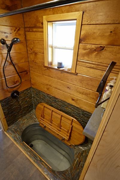 Design Casa Piccola, Gooseneck Tiny House, Wohne Im Tiny House, Bus Living, Bathroom Shower Design, Best Tiny House, Emergency Preparation, Tiny House Bathroom, Camper Living