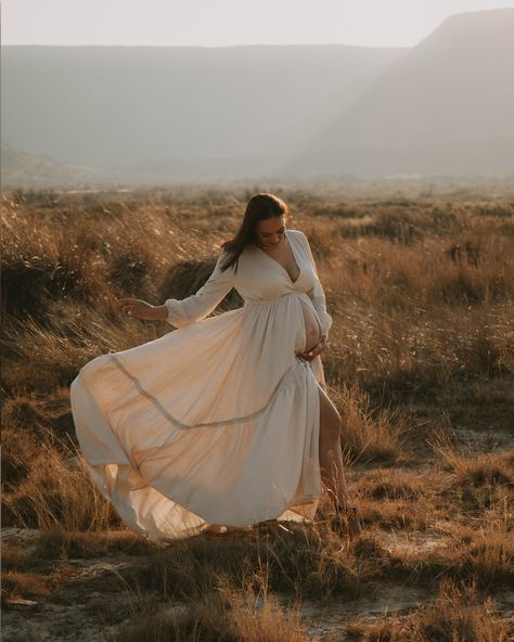 field maternity shoot bump golden hour boho pregnancy photoshoot Welcome home, little earth-angel 👼🏻 field maternity shoot bump golden boho pregnancy photoshoot 🤍🙏🏼🥹 #ignitedmotherhood #earthangel #littlebump #motherhoodportraits #mamainbloom #maternitysession Maternity Photos Western, Desert Maternity Shoot Arizona, Cottage Core Maternity Shoot, Boho Pregnancy Photoshoot, Field Maternity Shoot, Vintage Maternity, Boho Maternity, Maternity Poses, Outdoor Photoshoot