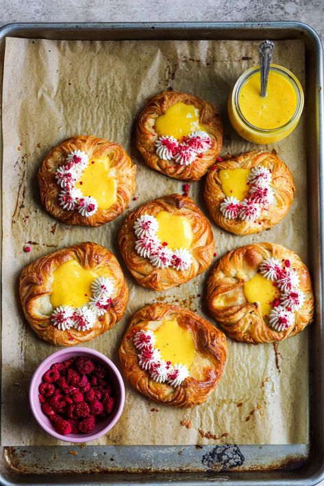 Passion Fruit Breakfast, Trendy Desserts 2023, Passion Fruit Jam, Passion Fruit Cookies, Jam Desserts, Passion Fruit Dessert, Fruit Danish, Pretty Baking, Fruit Curd