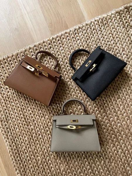 Brown Mini Kelly, Lily Bean Bag, Lily And Bean Bag, Outfits With Handbags, Neutral Handbags, Mini Kelly Hermes, Lily And Bean, Classic Designer Handbags, Hermes Wishlist