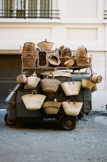 Kinfolk Magazine, Surf Shack, Leather Headbands, Wicker Decor, Market Baskets, Straw Bags, Basket Bag, Boho Home, Saint Tropez