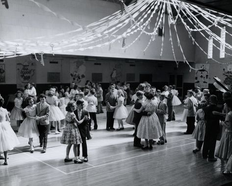 7. Tambu goes to her first school dance. At first, she doesn't have any fun and is very uncomfortable, but by the end she begins to have fun and dance with her friends. 1950s High School, 1950s Teenagers, 50s Dance, 1950s Prom, 50s Prom, Zombie Prom, High School Dance, High School Prom, School Prom