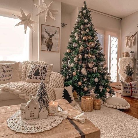 Cozy Christmas Living Room, Cozy Christmas Decor, Christmas Decor Inspiration, Cosy Christmas, Christmas Decorations Living Room, Christmas Interiors, Christmas Living Rooms, White Christmas Decor, Christmas Bedroom