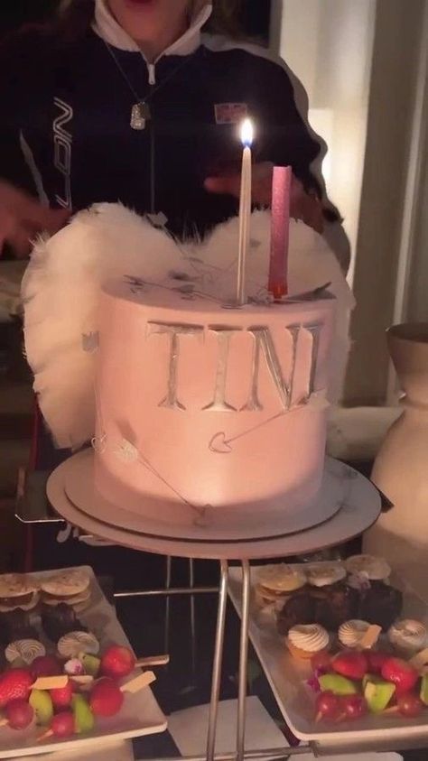 Tini Party, It S My Birthday, 22nd Birthday, 14th Birthday, Birthday Theme, Fondos De Pantalla, Party Themes, Birthday Cake, Happy Birthday