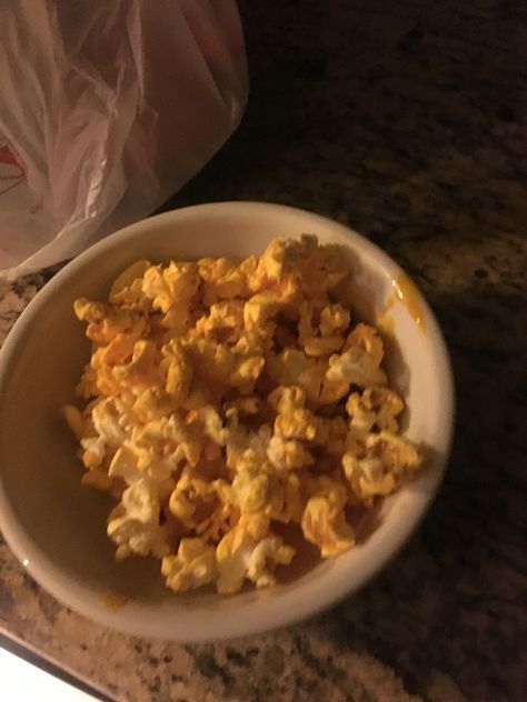 How to make buttery popcorn  1 get bag of popcorn with extra butter in the bag  2 put in microwave for 1:20 seconds  3 take pic and eat Polina Core, Buttery Popcorn, Childlike Wonder, Microwave Popcorn, Butter Popcorn, School Study, Summer Projects, In The Bag, Yummy Foods