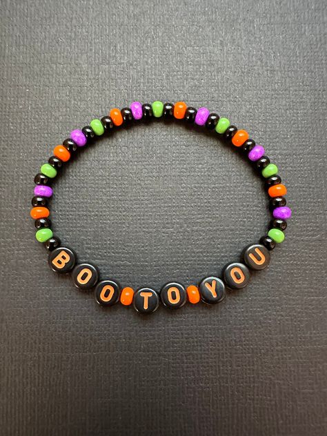 Boo To You beaded stretchy bracelet with glass seed beads in Halloween colors. Perfect for MNSSHP!  Bracelets are available in a variety of lengths.  Pick your custom length from the drop down menu below.  Please be aware that beading may slightly differ from what is pictured as to accommodate selected sizing.  All our bracelets are made with quality in mind.  With that being said, all bracelets should be treated with care while putting on, wearing, and taking off.  Keep dry. Do not swim or bath Halloween Friendship Bracelet Beads, Spooky Bracelet Ideas, Halloween Kandi Ideas, Halloween Seed Bead Bracelet, Bracelet Ideas Halloween, Fall Jewelry Ideas, Seasonal Bracelets, Bracelet Ideas Seed Beads, Halloween Beaded Bracelet