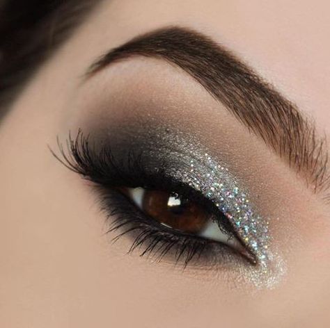 Grey Eye Makeup, Bronze Eye Makeup, Silver Eye Makeup, Dark Eye Makeup, Silver Makeup, Silver Eyeshadow, Bright Eye Makeup, Dramatic Eye Makeup, Eye Makeup Ideas