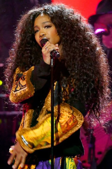 Sza Singer, S Curl, Hair Coils, Cute Curly Hairstyles, Platinum Blonde Hair, Hair Curly, Long Curly Hair, Long Curly, Beach Hair