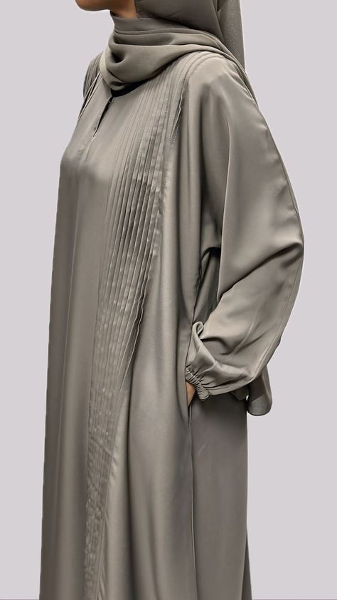 The color is very nice I order XXL and the highlights is exactly fit but the shoulder is quite wide the material is good Rich Abaya Design, Baggy Abaya Designs, Elegant Abaya Designs, Open Abaya Style, Stylish Abaya Designs, Abaya Designs Dubai, Luxury Abaya, Islamic Modesty, Casual Abaya