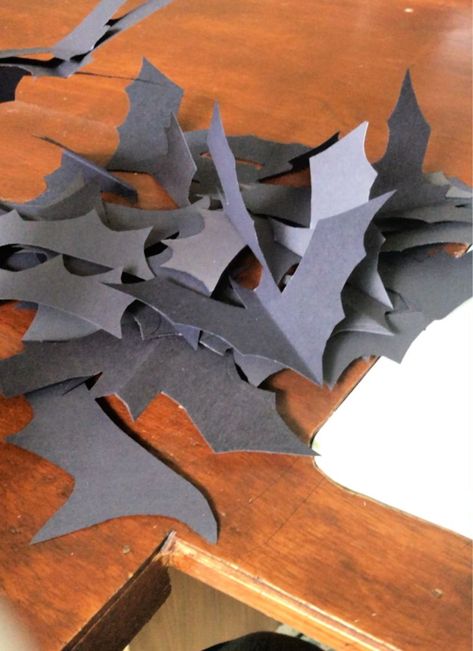 halloween decor- easy bat garland Inexpensive Diy Halloween Decorations, Bat Garland, Draw A Bat, Paper Bat, Dollar Tree Pumpkins, Mother Daughter Projects, Diy Planter Box, Black Construction Paper, Faux Shiplap