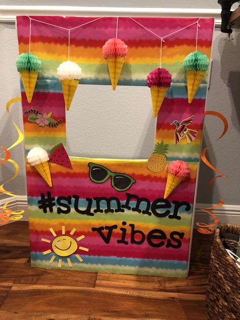 Class Party Ideas Elementary, Class Party Ideas, End Of The Year Party, End Of The Year Celebration, Kindergarten Party, End Of Year Party, Fiesta Tropical, Beach Themed Party, Preschool Graduation