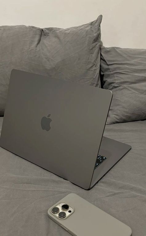 Macbook Space Grey Aesthetic, Macbook Air M2 Space Grey, Macbook Air Space Grey Aesthetic, Macbook Air Colors, Macbook Air M2 Aesthetic, Macbook Air Space Grey, Macbook Space Grey, Macbook And Iphone, Macbook Colors