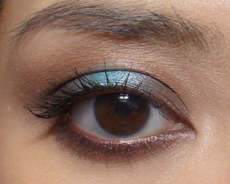 Metallic azure blue centered on matte brown smoky eyes. Eyeshadow With Navy Blue Dress, Soft Color Eyeshadow, Hooded Eye Blue Eyeshadow, Metalic Blue Makeup Looks, Blue Brown Eyeshadow Look, Blue Wedding Makeup For Brown Eyes, Metallic Blue Eyeshadow, Blue Eyeshadow Subtle, Brown Eyes With Blue Eyeshadow