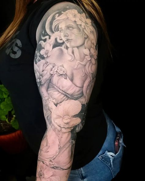 Aphrodite Goddess Tattoo, Venus Aphrodite, Aphrodite Tattoo, Most Beautiful Tattoos, Venus Tattoo, Aphrodite Goddess, Mama Tried, Portrait Tattoos, Lady Portrait