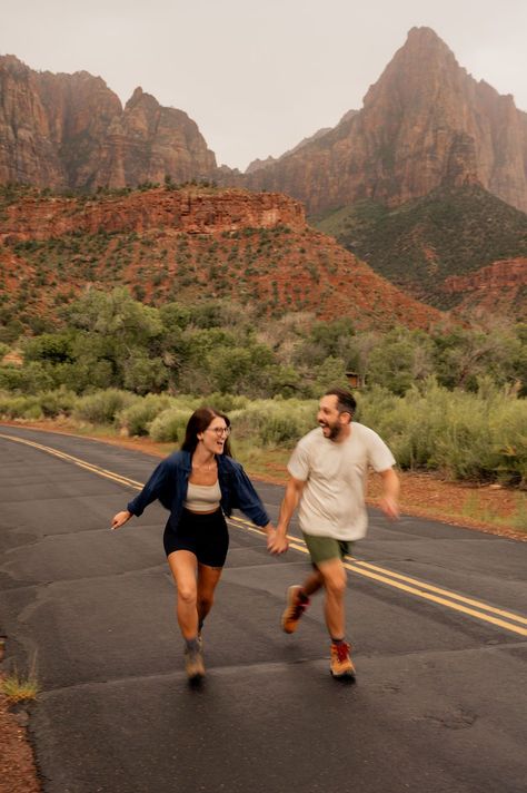 Zion National Park Couple Photos, Zion Engagement Photos, Zion Couples Photos, Zion Picture Ideas, Zion Engagement Pictures, Utah Picture Ideas, Zion Photoshoot, Utah Engagement Pictures, Canyon Engagement Photos