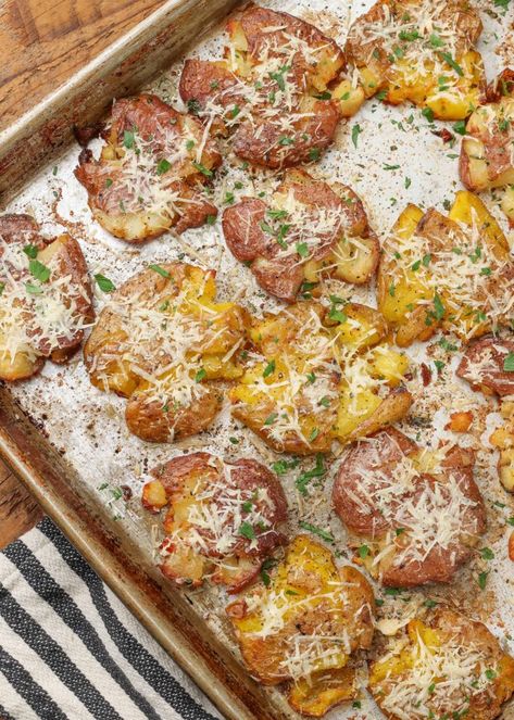 Garlic Parmesan Smashed Potatoes, Small Potatoes Recipe, Parmesan Smashed Potatoes, Smashed Potatoes Baked, Smashed Red Potatoes, Red Potato Recipes, Garlic Parmesan Potatoes, Smashed Potatoes Recipe, Parmesan Roasted Potatoes