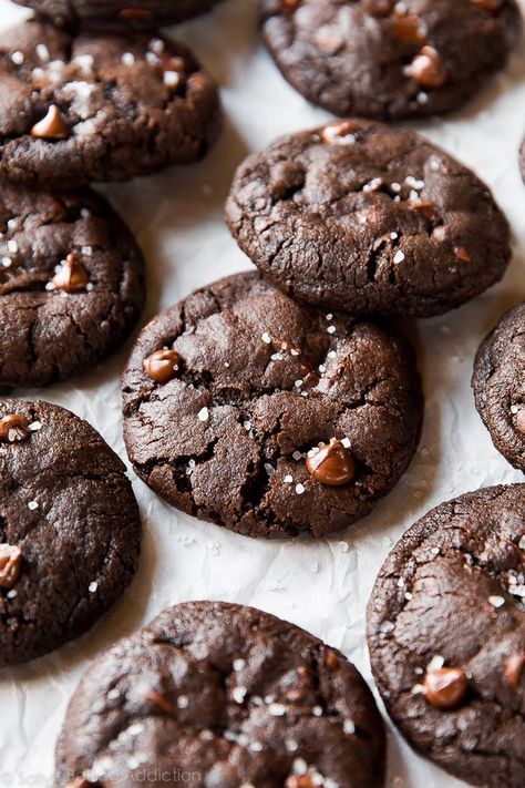 Made with two types of cocoa powder for deep chocolate flavor, these dark chocolate cookies feature soft, brownie-like centers and crisp edges. They’re studded with chocolate chips and sprinkled with sea salt for a little something special! Recipe on sallysbakingaddiction.com Cocoa Powder Recipes, Cookie Board, Sallys Baking, Hot Cocoa Cookies, Best Christmas Cookie Recipe, Easy Christmas Cookie Recipes, Dark Chocolate Cookies, Double Chocolate Chip Cookies, Cocoa Cookies