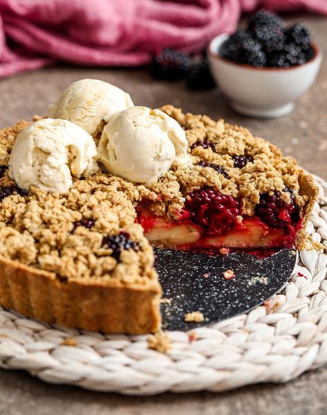 Apple Blackberry Crumble Tart (Vegan & Gluten-free) - UK Health Blog - Nadia's Healthy Kitchen Blackberry Crumble Recipe, Blackberry Tart, Crumble Tart, Vegan Crumble, Tart Vegan, Dairy Free Coffee, Blackberry Crumble, Gluten Free Apple, Vegan Cheesecake Recipe